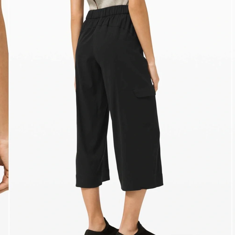 Lululemon‎ Metropolis Maven High Rise Crop Wide Leg Black Size 2